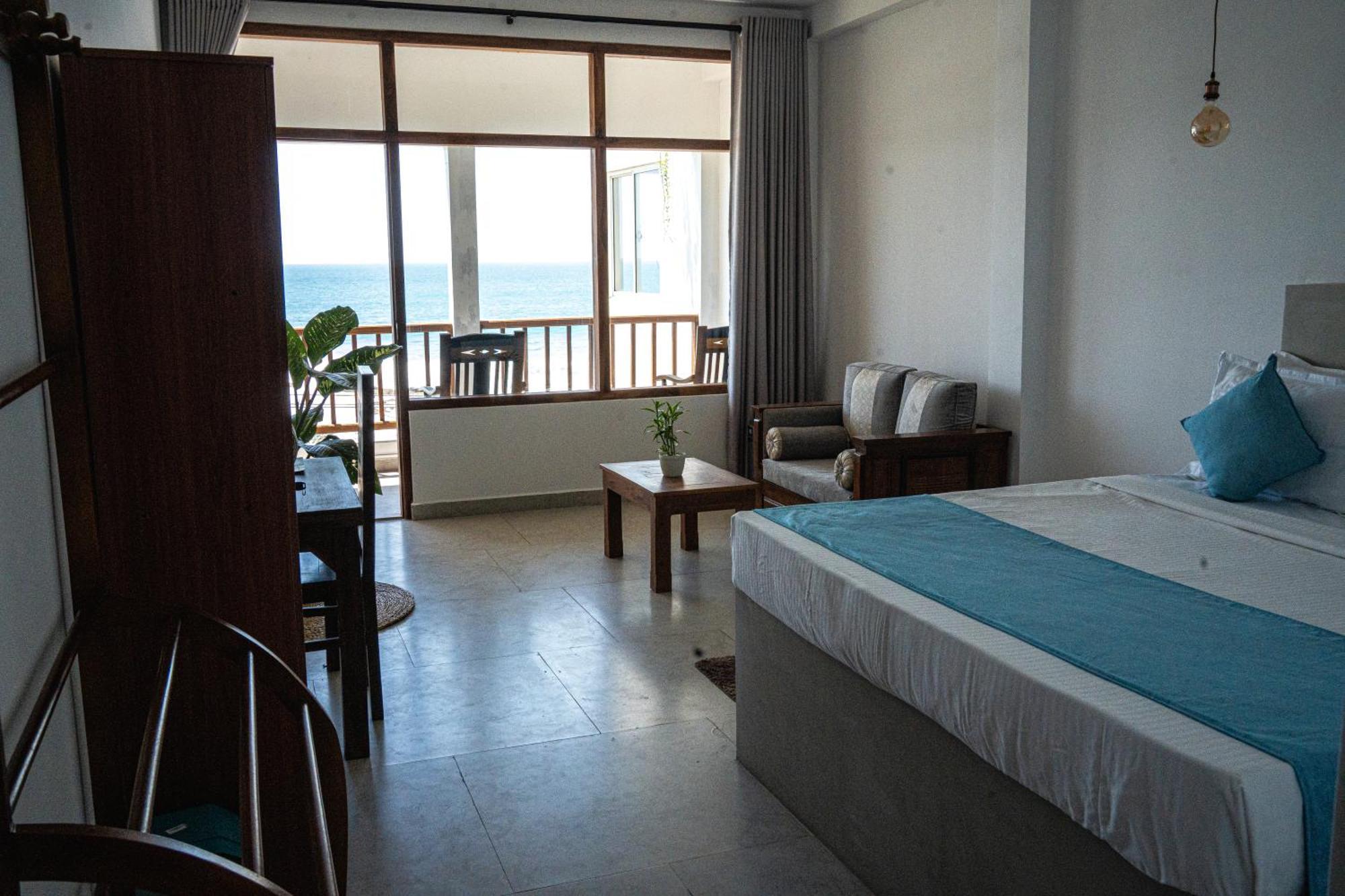 Cocos Hotel Midigama East Exterior photo