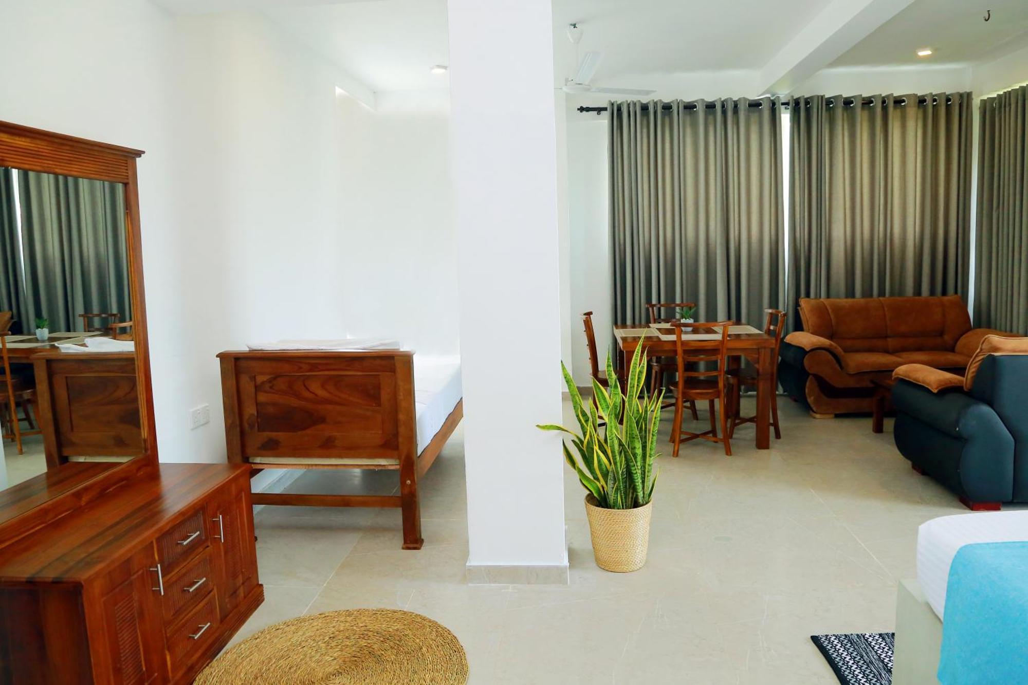 Cocos Hotel Midigama East Exterior photo