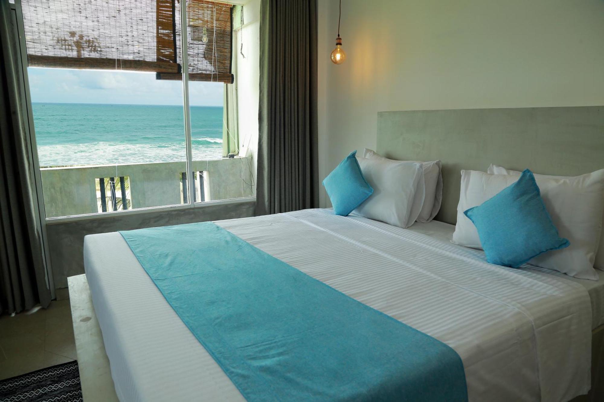 Cocos Hotel Midigama East Exterior photo