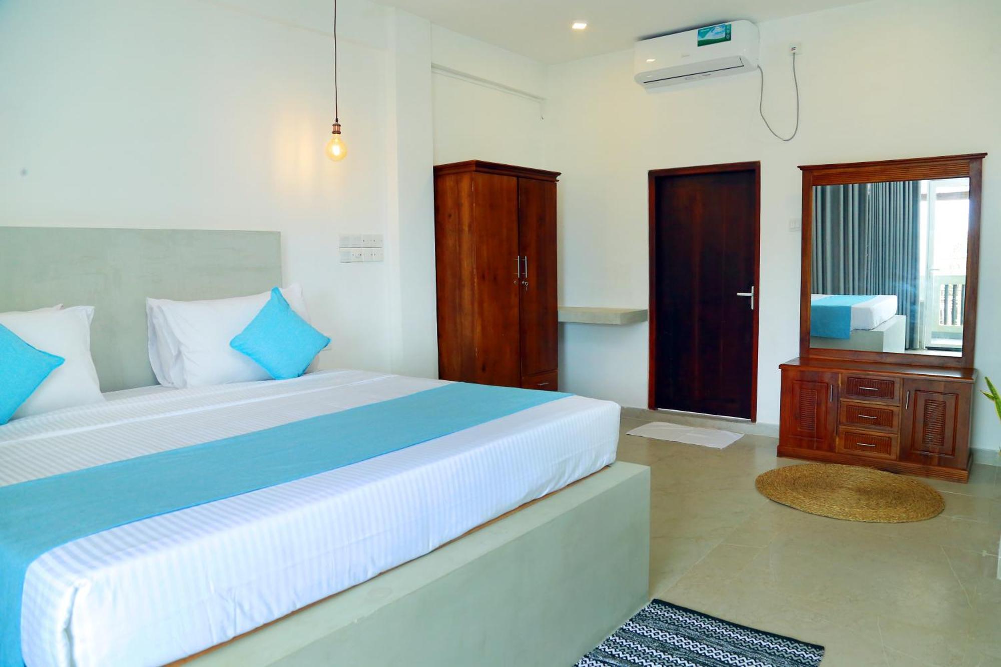 Cocos Hotel Midigama East Exterior photo