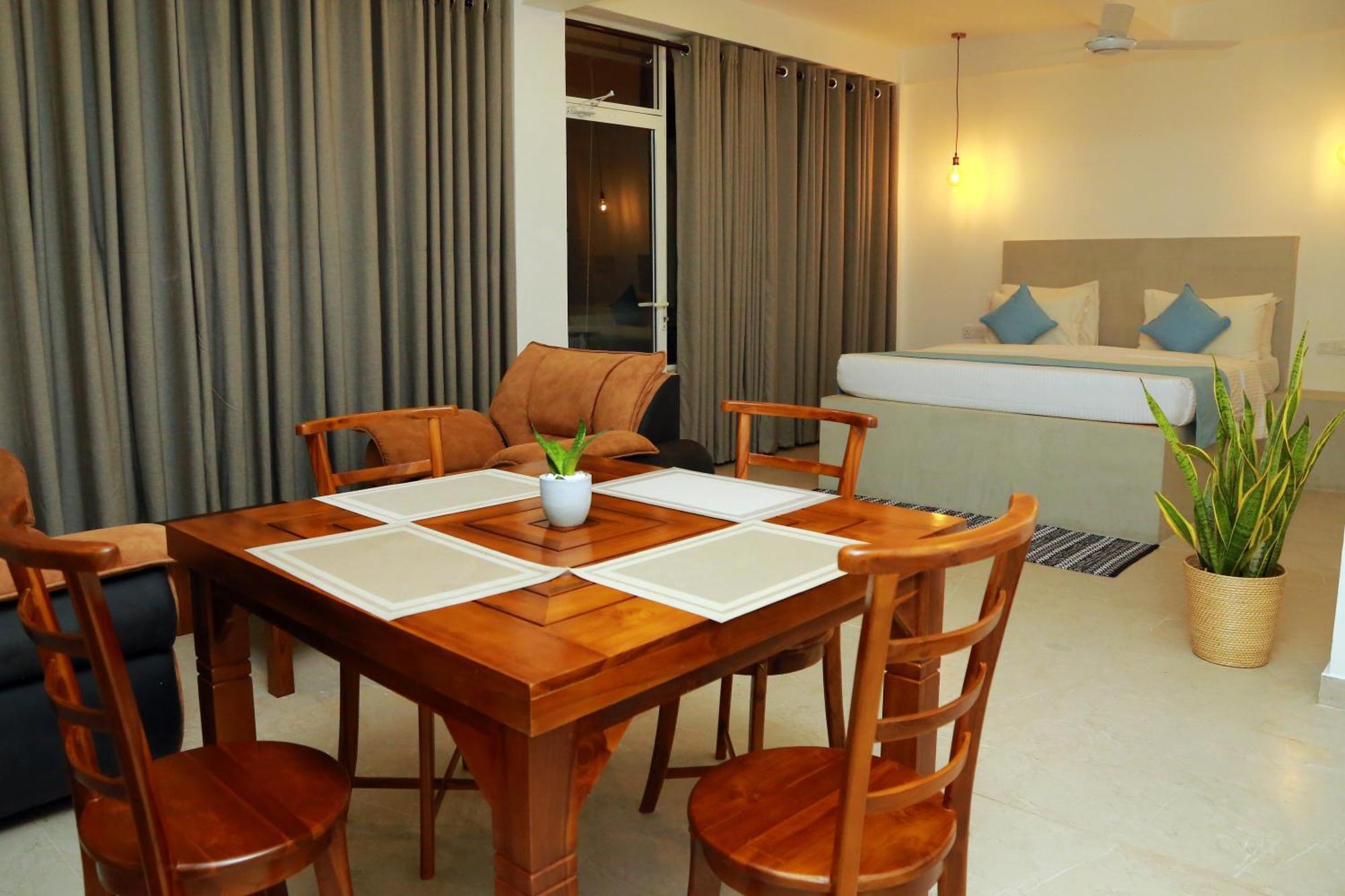 Cocos Hotel Midigama East Exterior photo