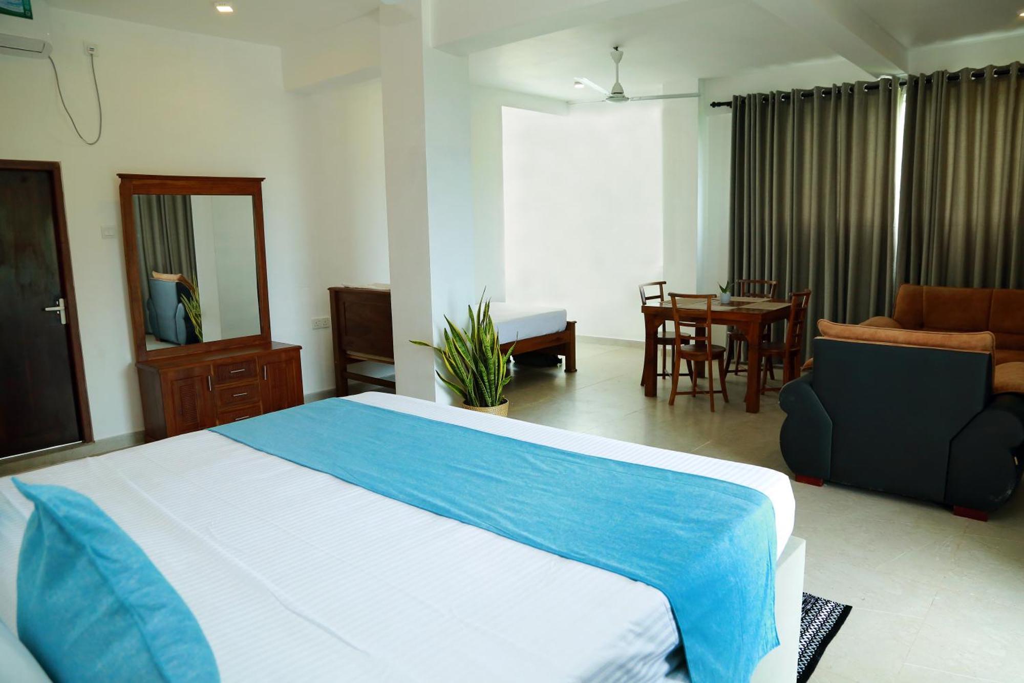 Cocos Hotel Midigama East Exterior photo