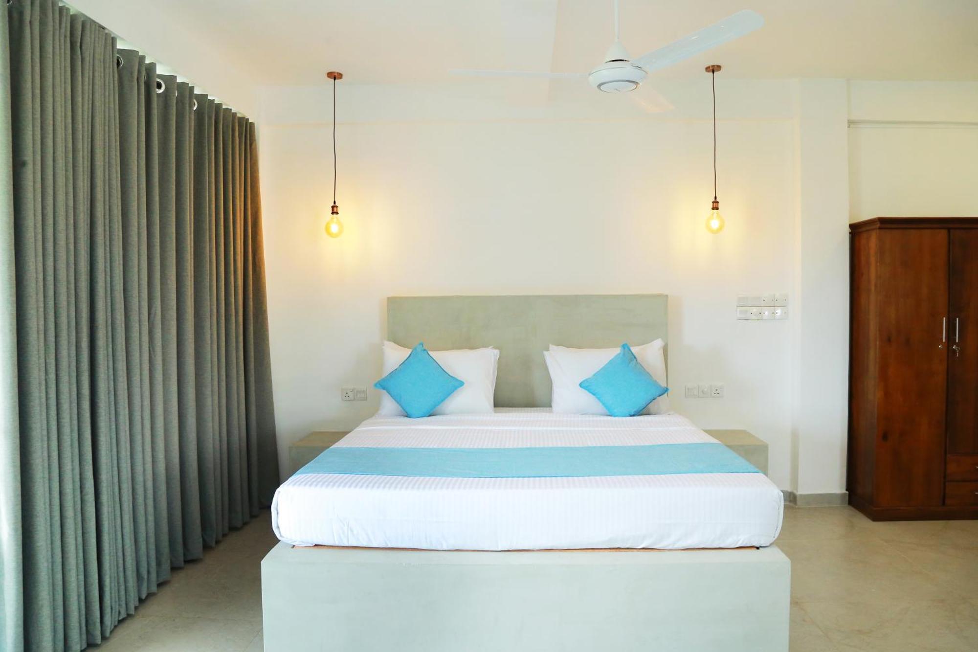 Cocos Hotel Midigama East Exterior photo