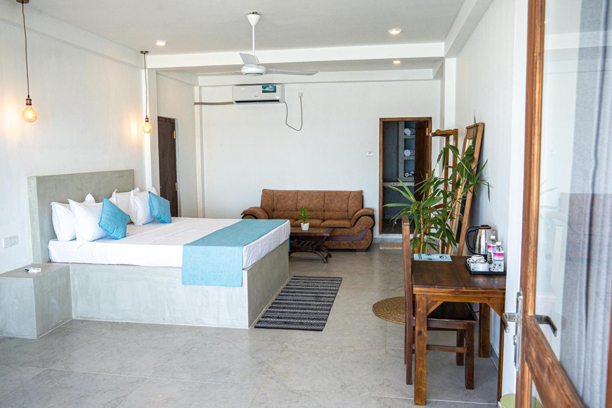Cocos Hotel Midigama East Exterior photo