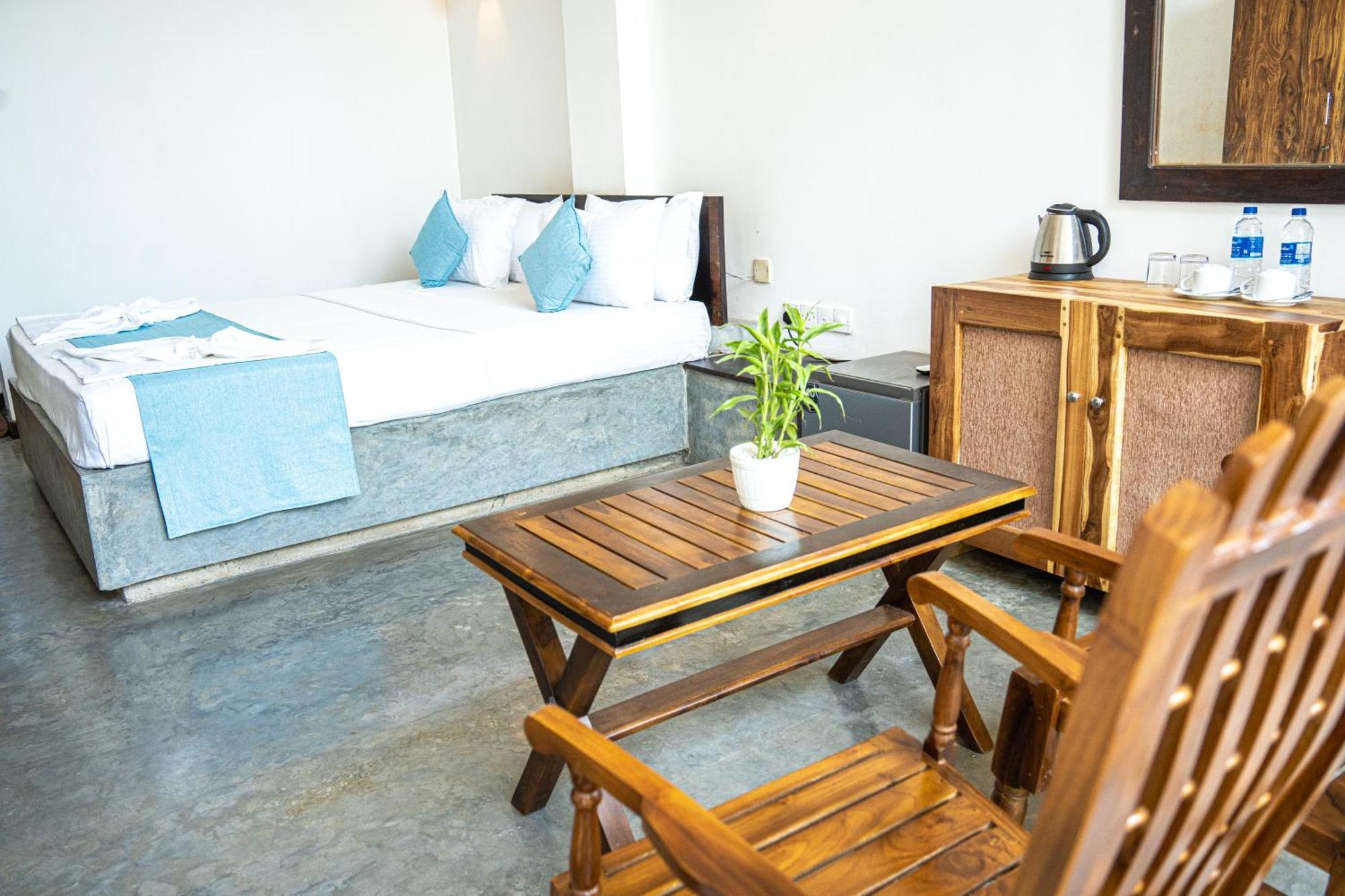 Cocos Hotel Midigama East Exterior photo