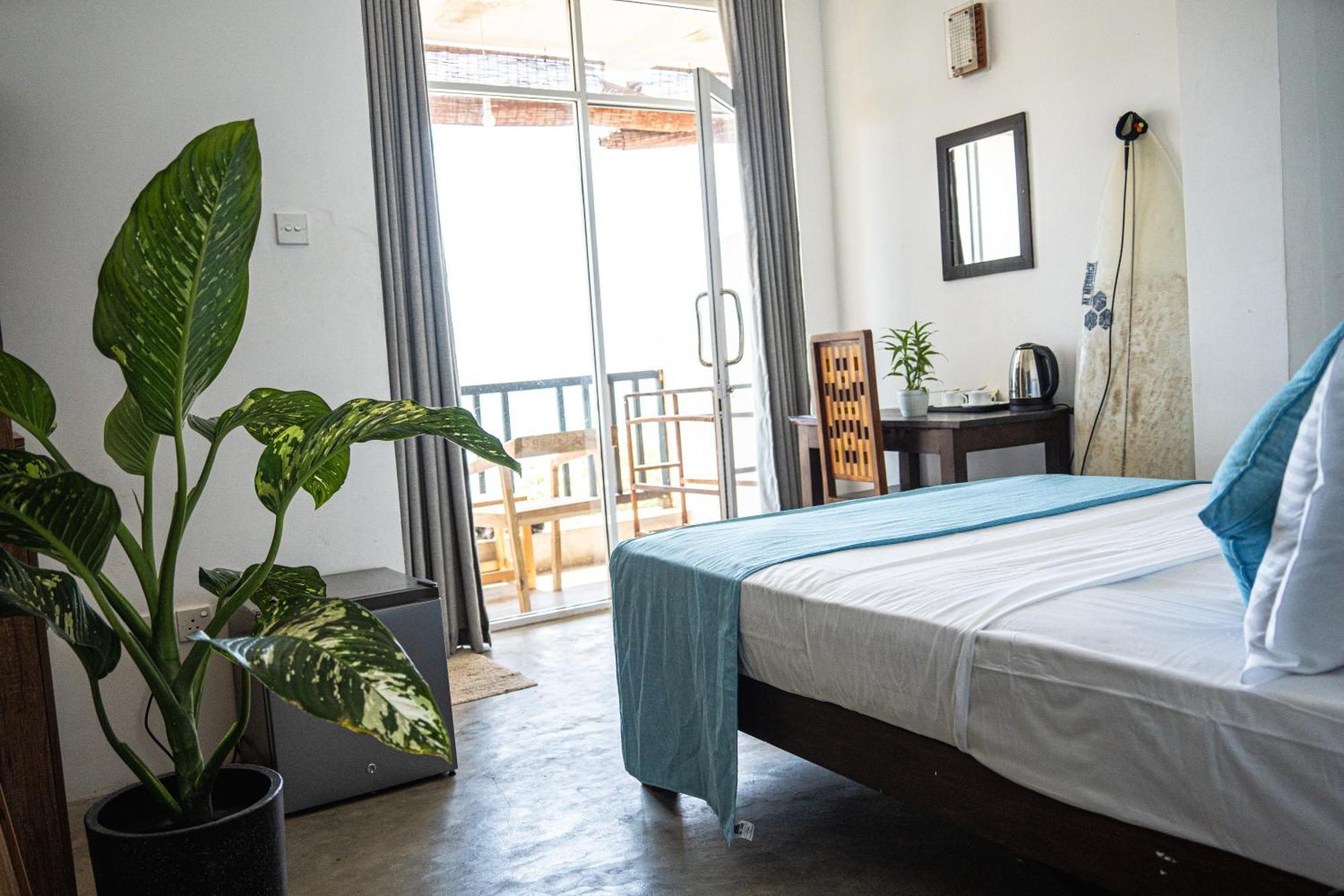 Cocos Hotel Midigama East Exterior photo